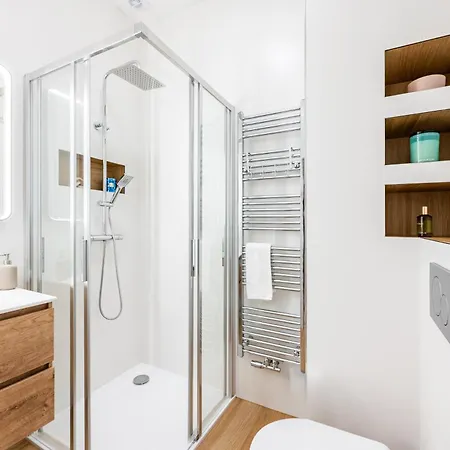 Days - With 1gb Wifi & Elevator In Location Praha